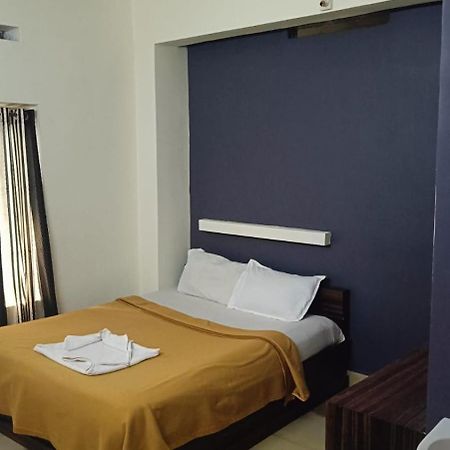 Hotel Orginal Residency โกลลัม ภายนอก รูปภาพ